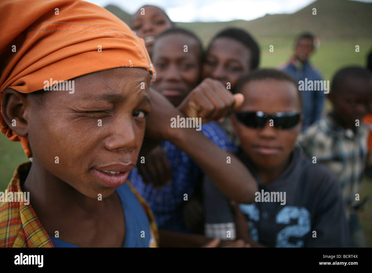 Più di 800 bambini in Mokhotlong partecipare ora nello sviluppo del proprio quartiere. Foto Stock