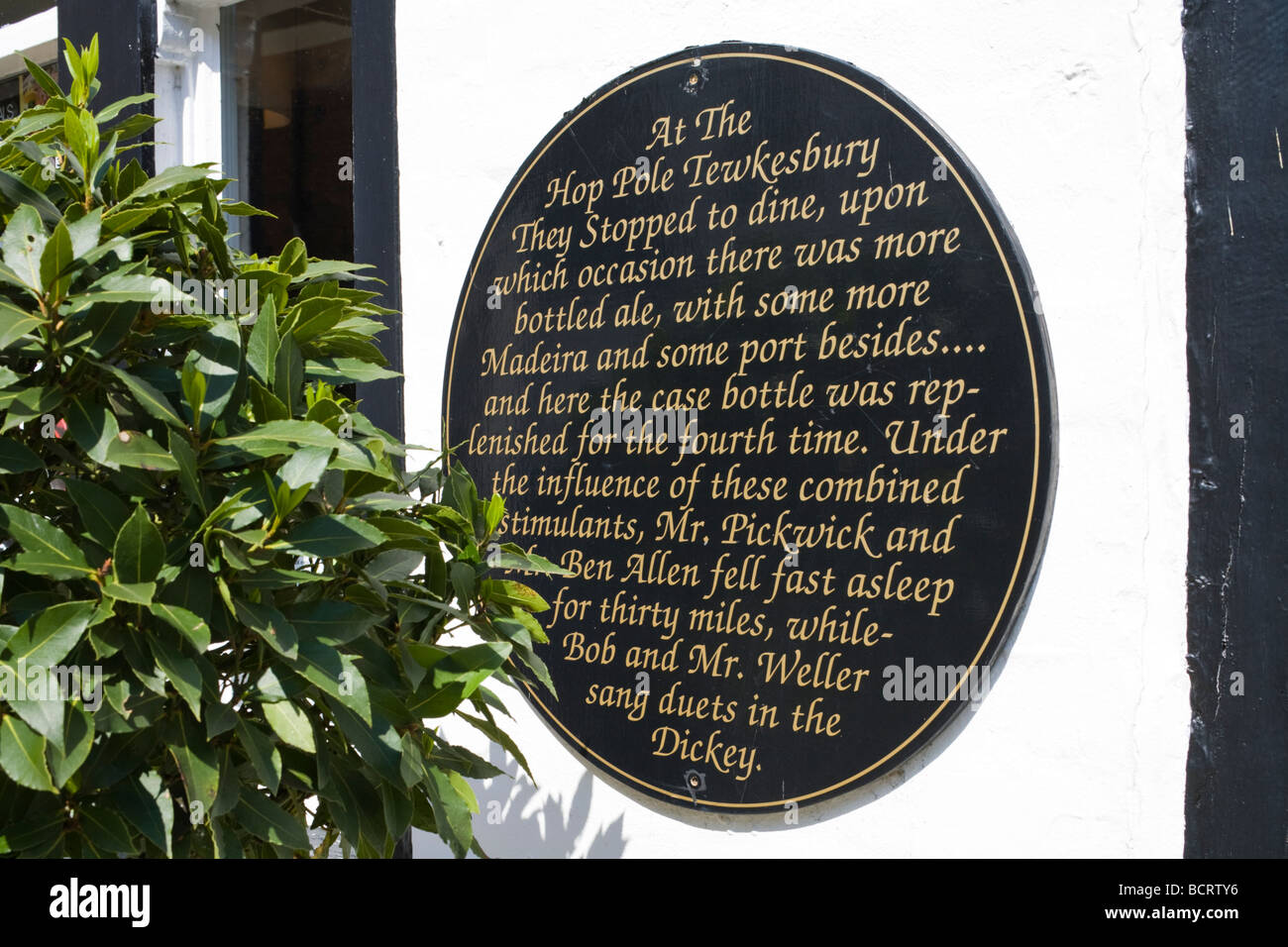 Segno sulla Royal Polo Hop, Church Street, Tewkesbury - citando da Charles Dickens " Pickwick Papers" Foto Stock