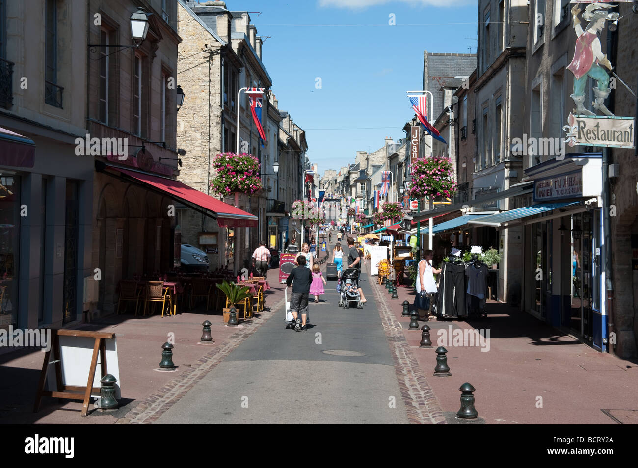 Scena di strada di Bayeux, Normandia, Francia Foto Stock