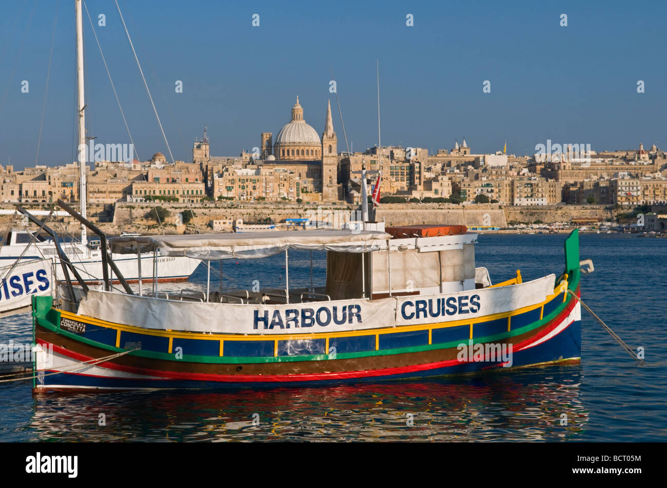 Barche in corrispondenza di Sliema e La Valletta City View Malta Foto Stock