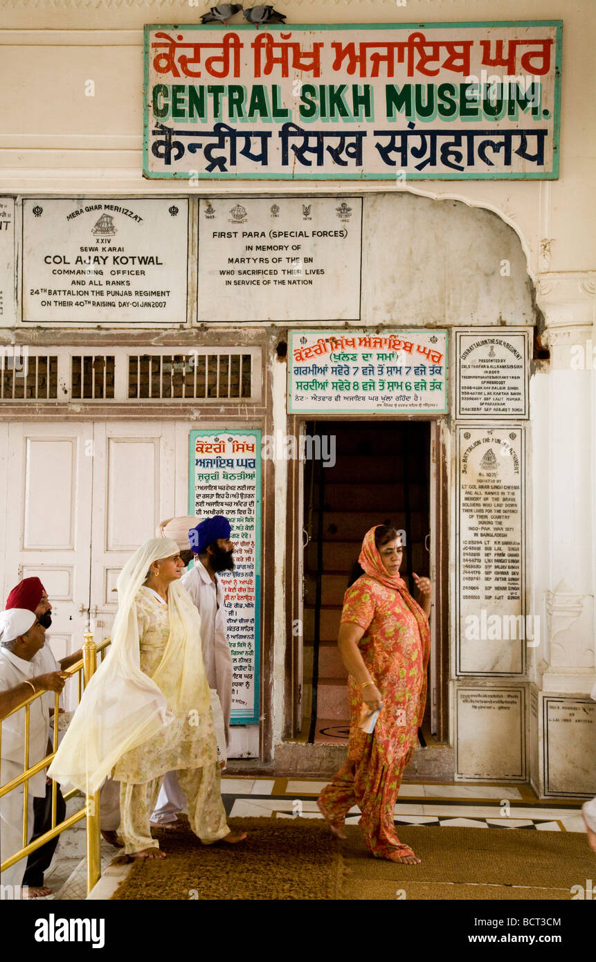 Centrale museo Sikh presso il Tempio d'Oro (Sri Harmandir Sahib) Amritsar. India. Foto Stock