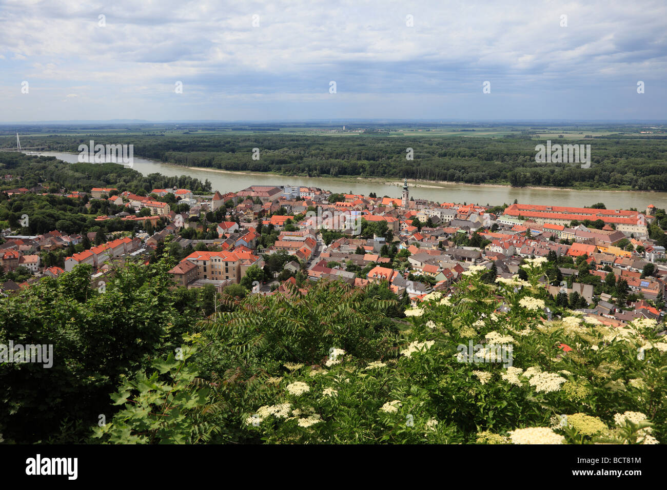 Hainburg an der Donau, vista dalla collina del castello, Austria Inferiore, Austria, Europa Foto Stock