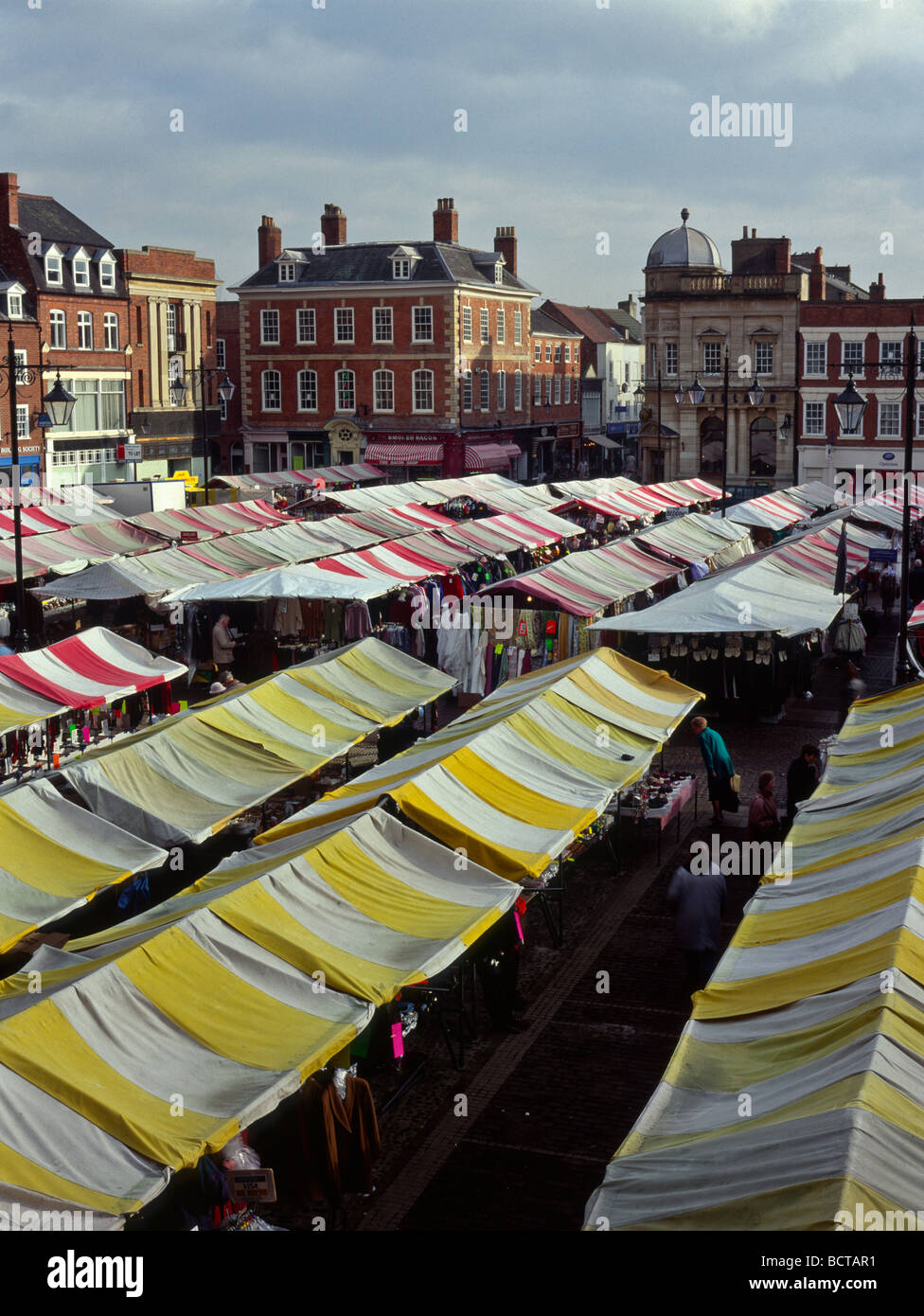 Giorno di mercato a Newark, Nottinghamshire Foto Stock