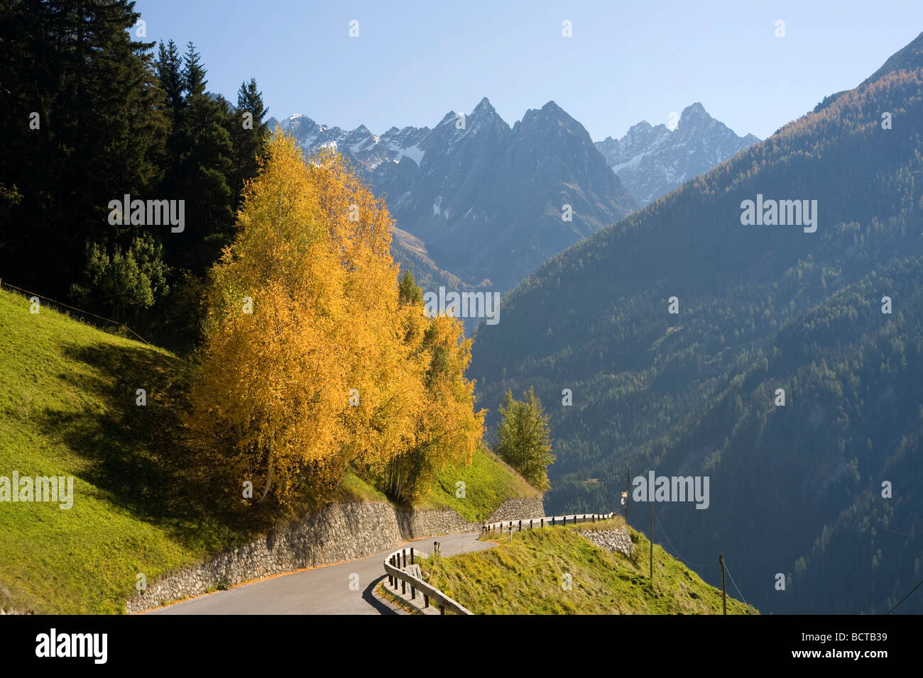 Kaunertal valley in autunno, Kaunergrat montagna cresta, Alpi Oetztal in Tirolo, Austria, Europa Foto Stock
