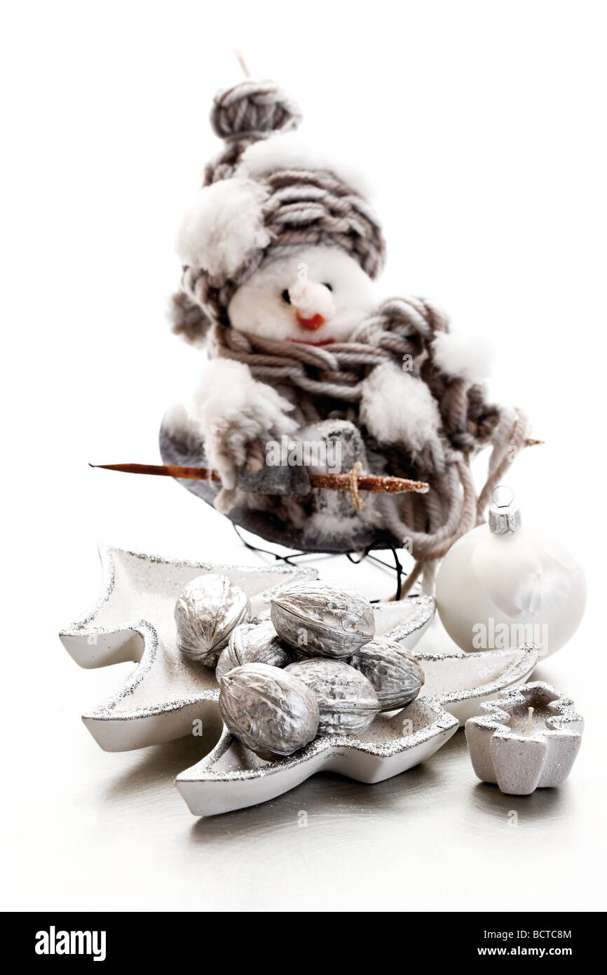 Argento decorazione di Natale con pupazzo di neve e i dadi Foto Stock