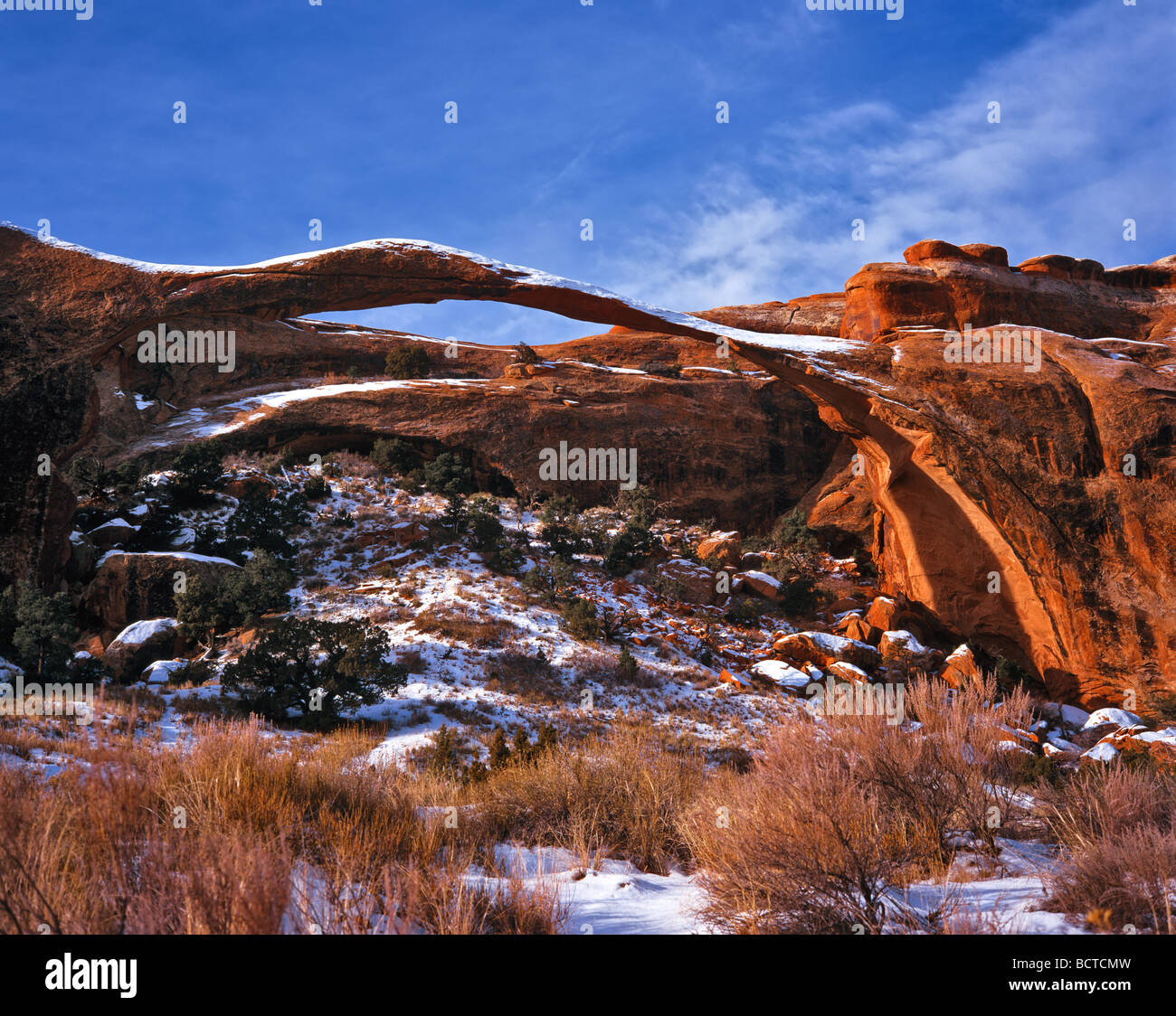 Landscape Arch Rock arch, Arches National Park, Utah, Stati Uniti d'America Foto Stock