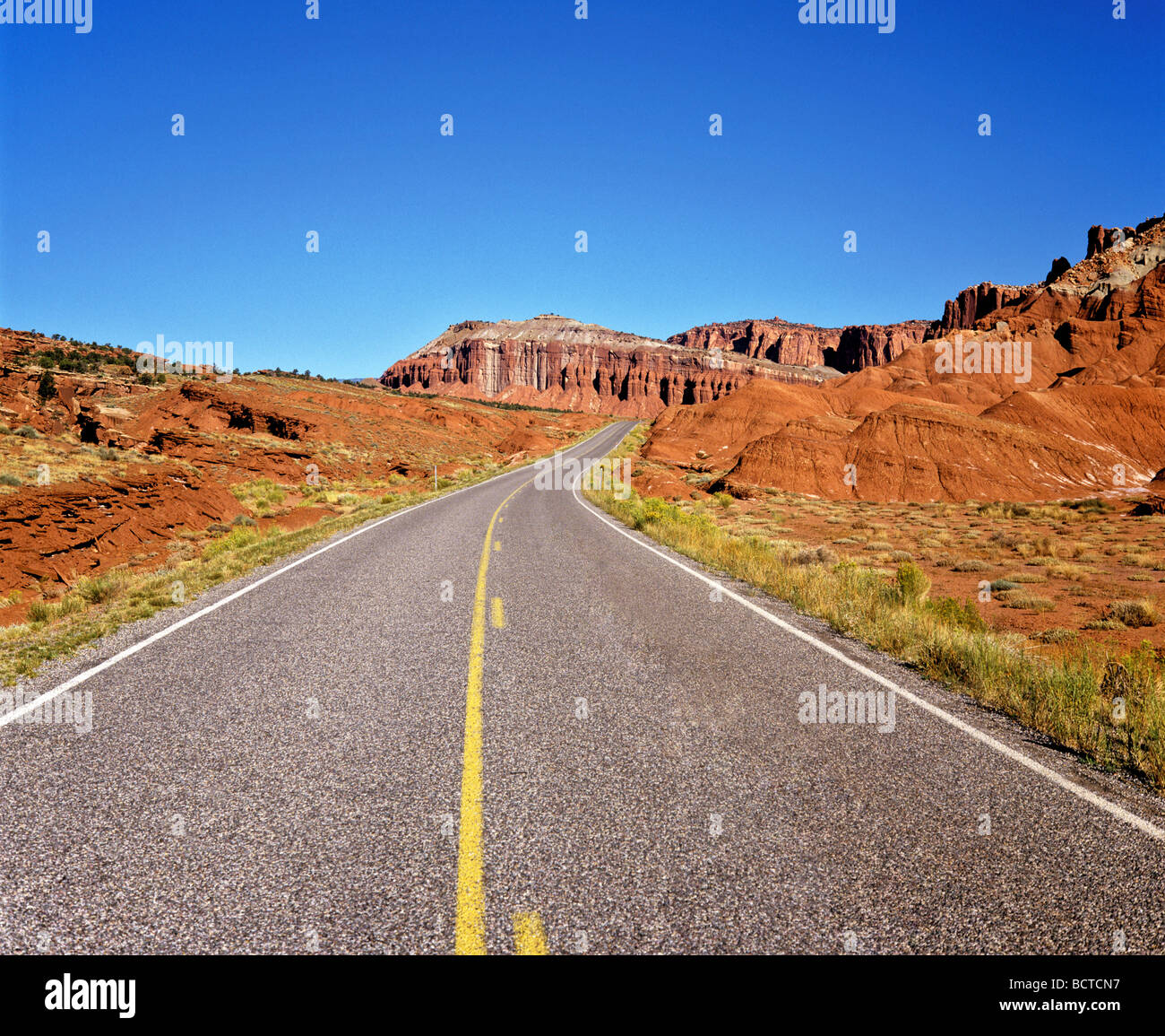 Strada nel Parco Nazionale di Canyonlands, Utah, Stati Uniti d'America Foto Stock