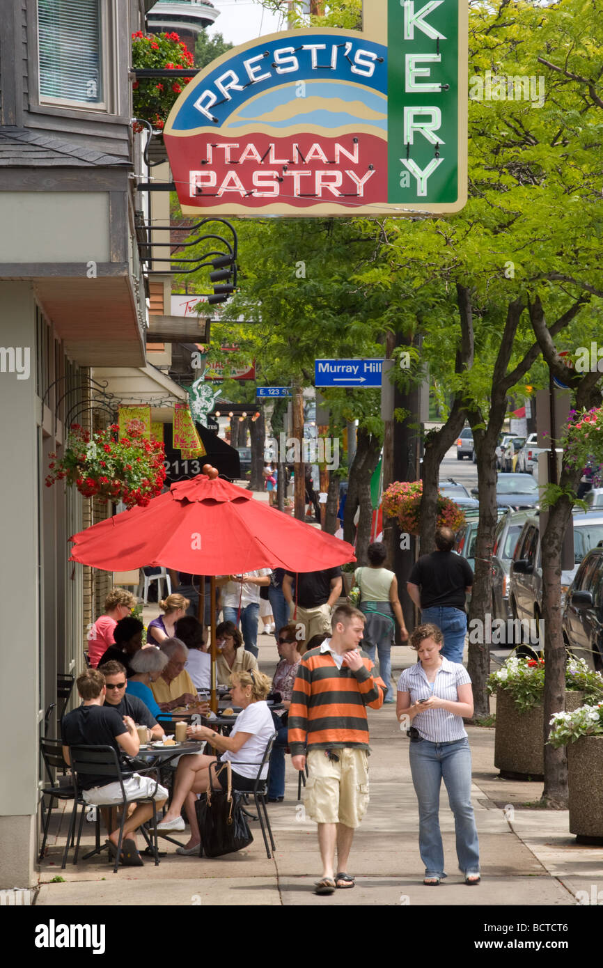 Cene alfresco in Mayfield Road Little Italy Cleveland Ohio Foto Stock