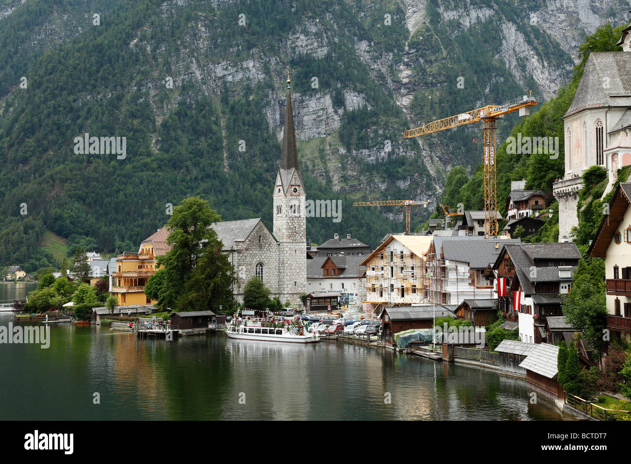 Siti di costruzione e gru di Hallstatt, Hallstaetter vedere il lago, regione del Salzkammergut, Austria superiore, Austria, Europa Foto Stock