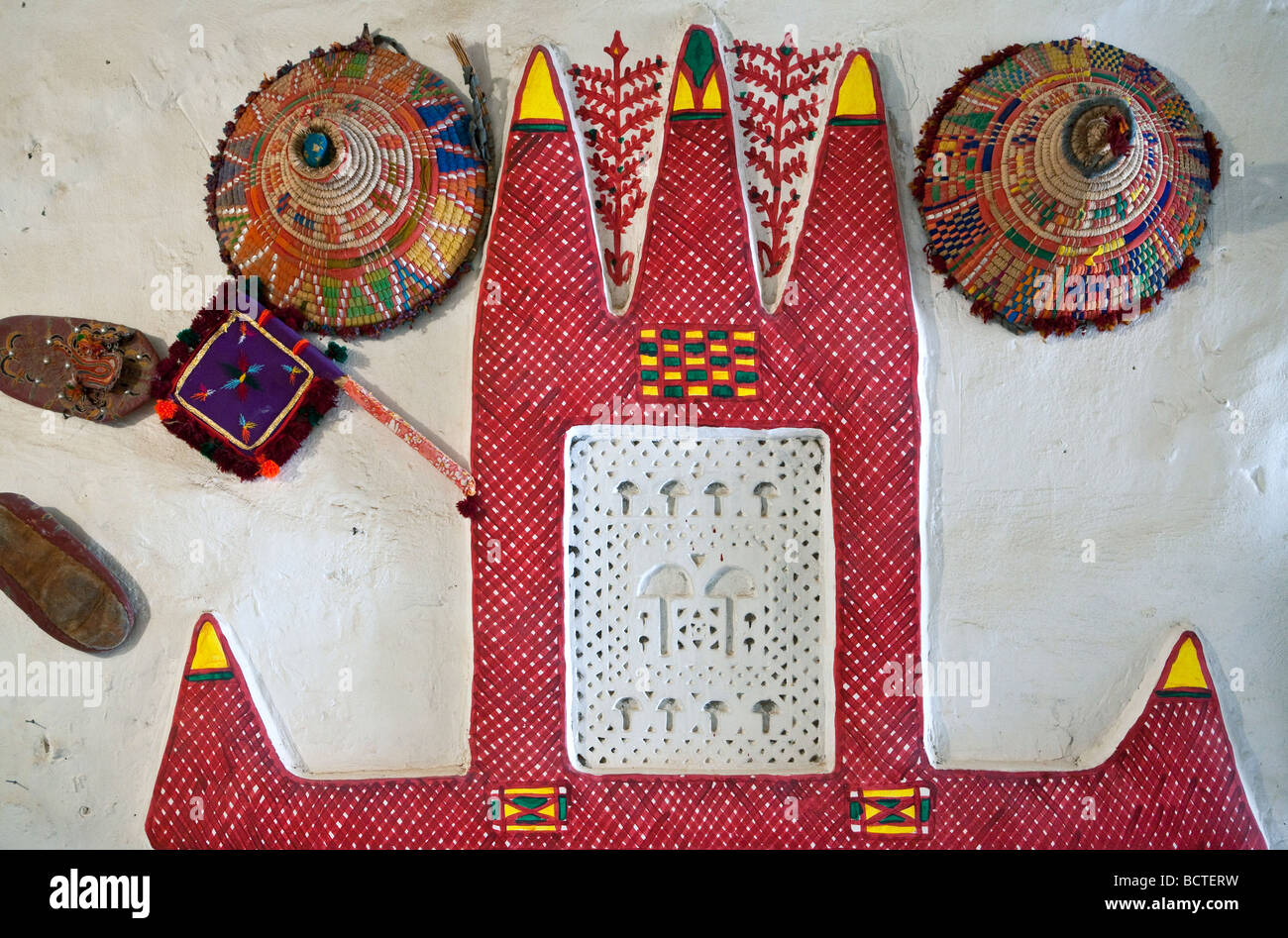 Libia Ghadames decorazione di una casa Berber nella vecchia medina Foto Stock