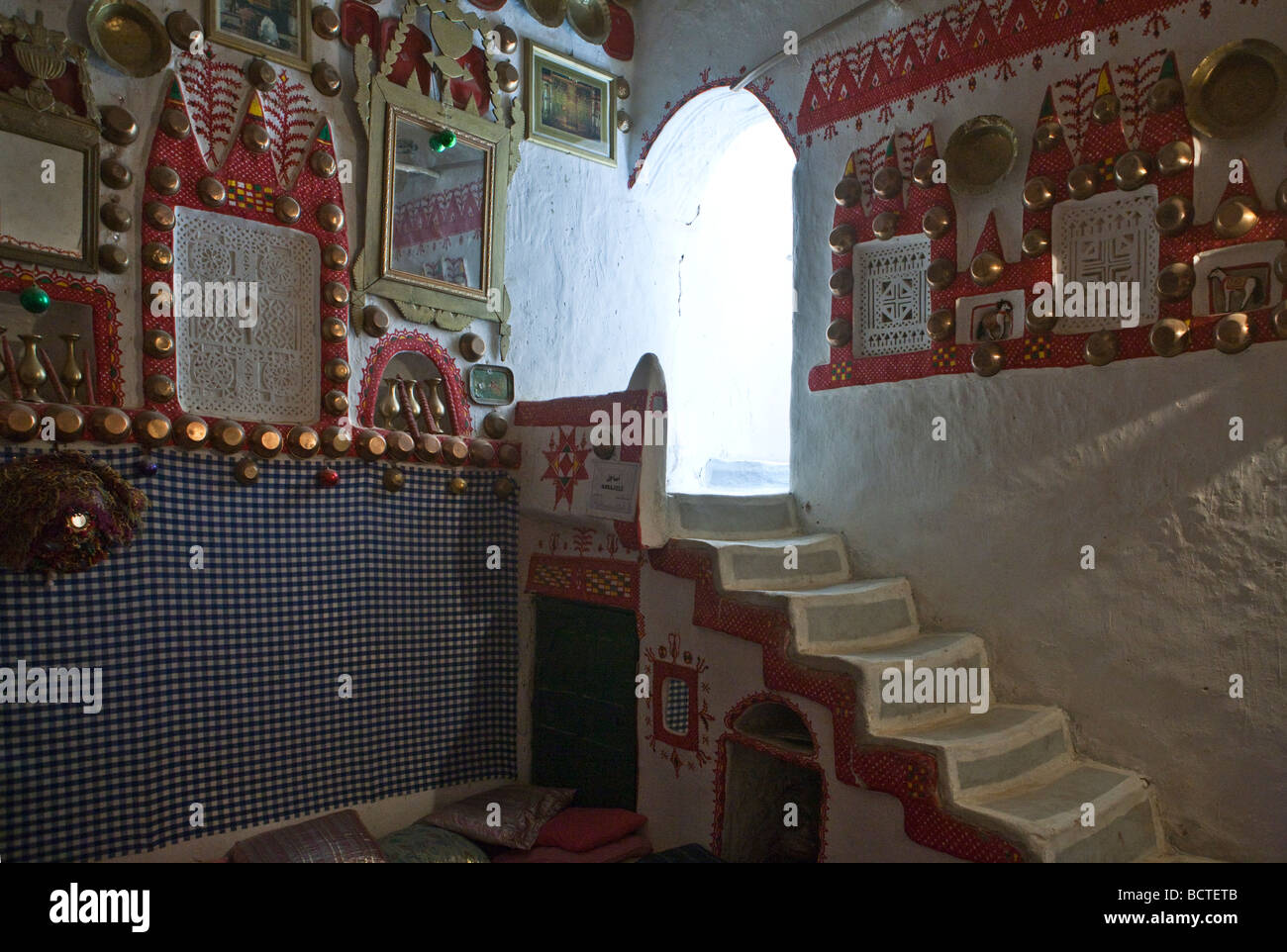 Libia Ghadames decorazione di una casa Berber nella vecchia medina Foto Stock