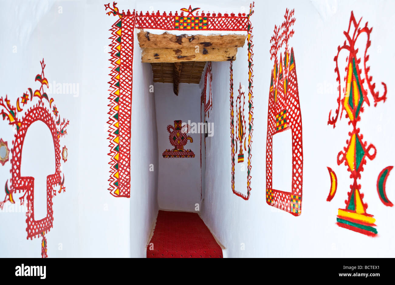 Libia Ghadames decorazione di una casa Berber nella vecchia medina Foto Stock