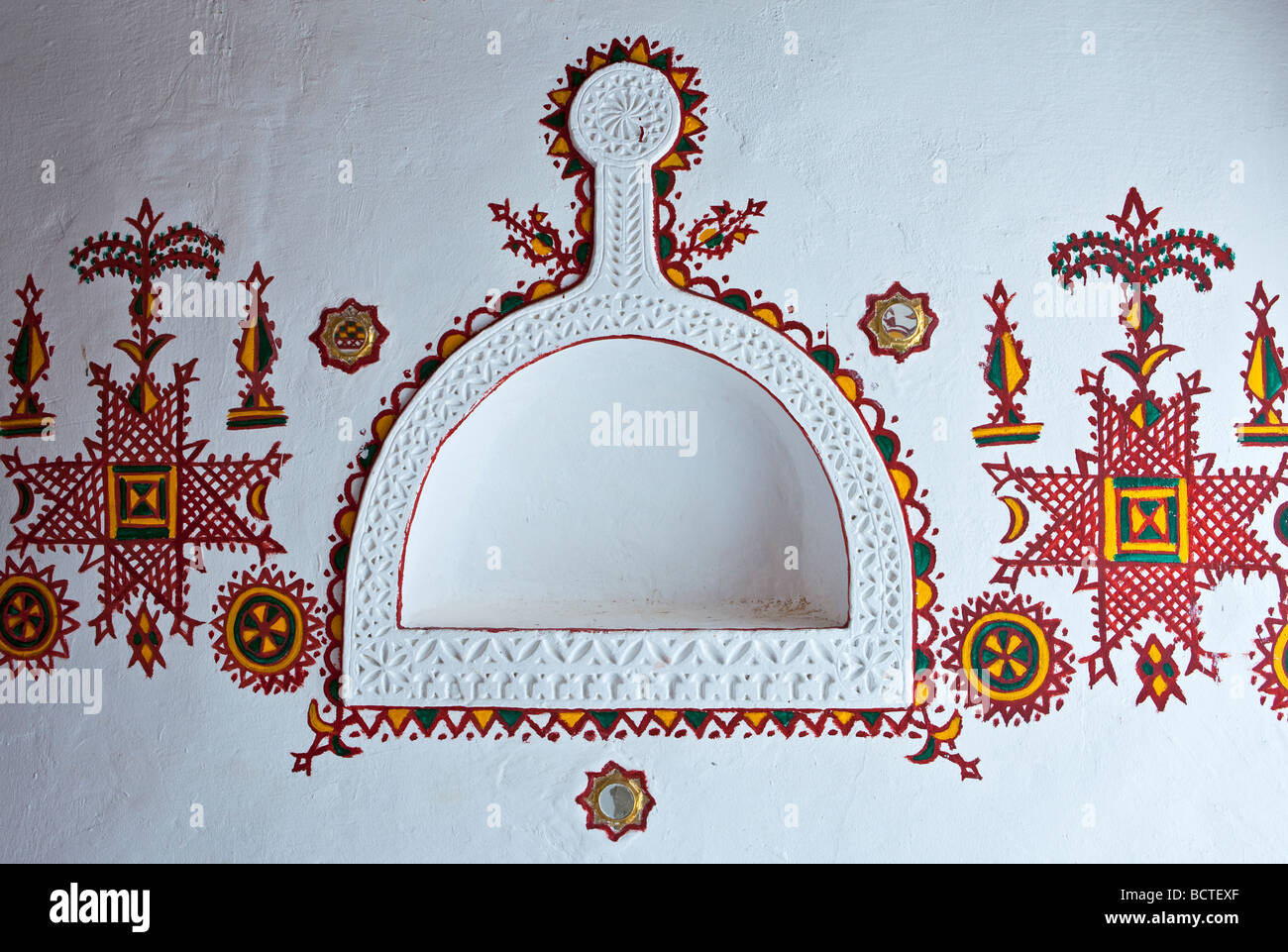 Libia Ghadames decorazione di una casa Berber nella vecchia medina Foto Stock