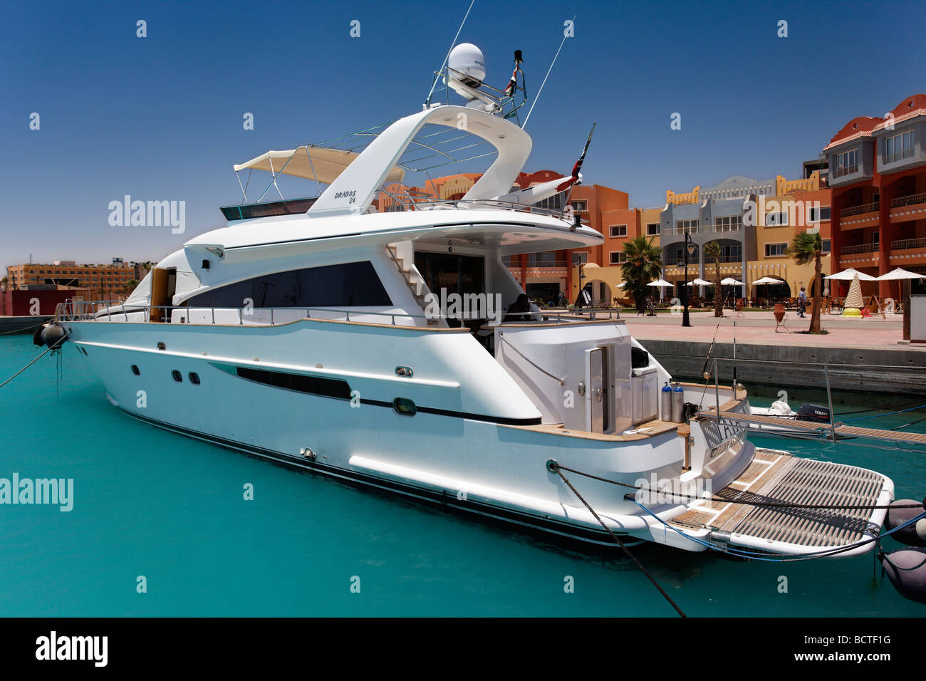 Yacht privato nella parte anteriore del case della Marina, Hurghada, Egitto, Mare Rosso, Africa Foto Stock