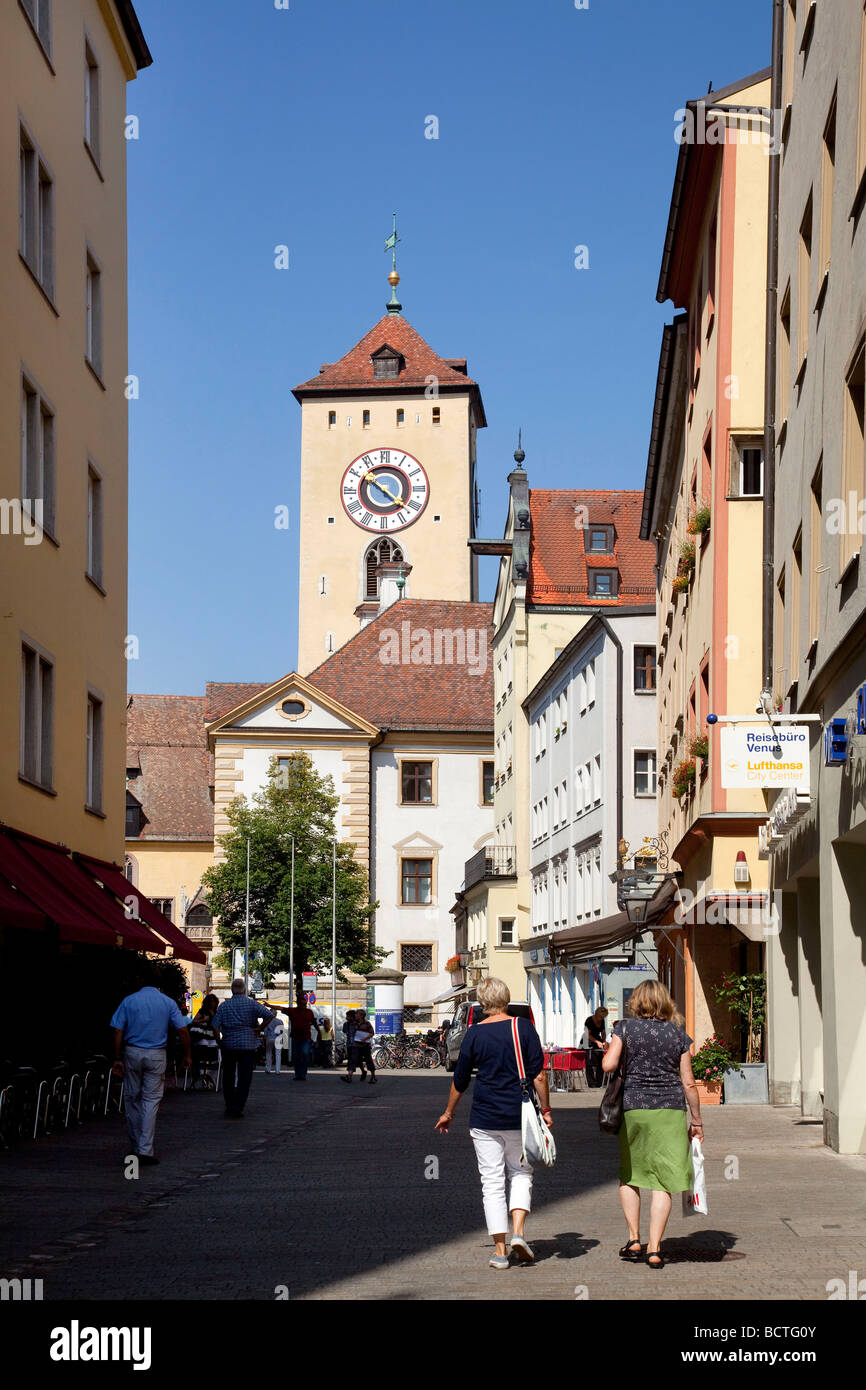 La zona pedonale e il municipio della città vecchia in Regensburg, Baviera, Germania, Europa Foto Stock