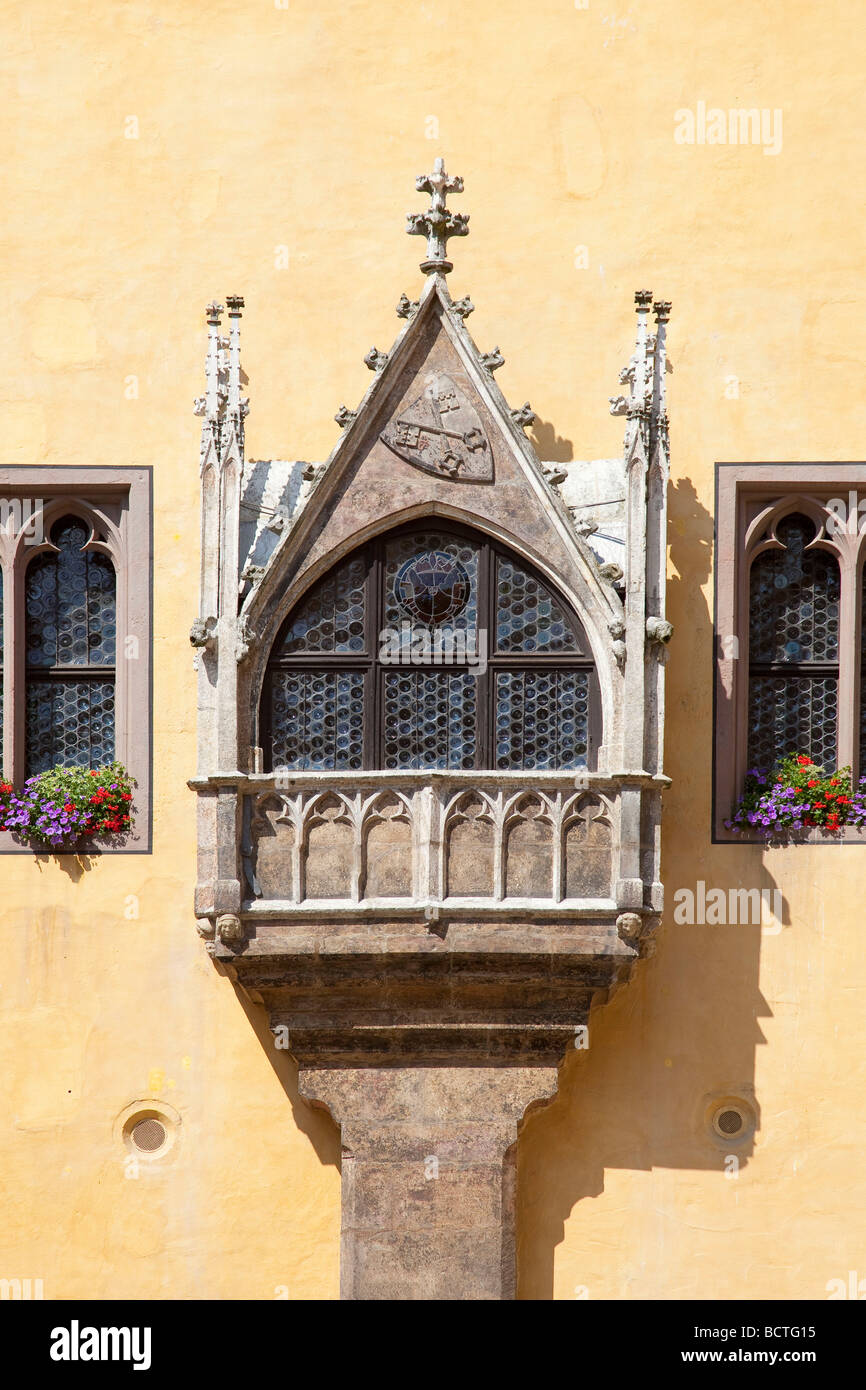 Gothic oriel window presso il municipio della città vecchia in Regensburg, Baviera, Germania, Europa Foto Stock