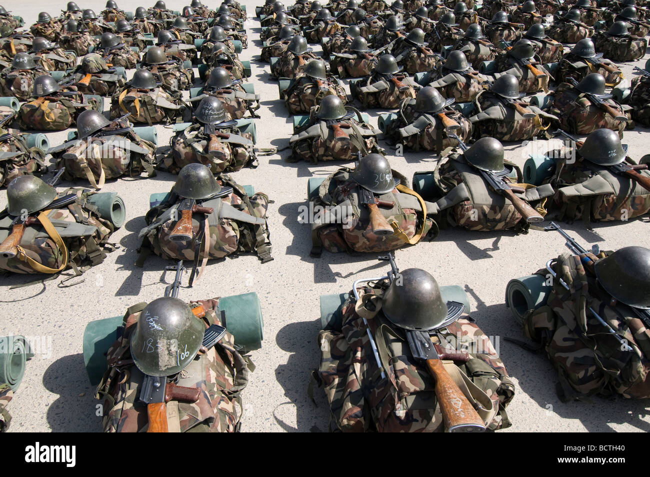 Esercito Nazionale Afghano reclute in formazione presso il militare di Kabul, Centro di Formazione Foto Stock