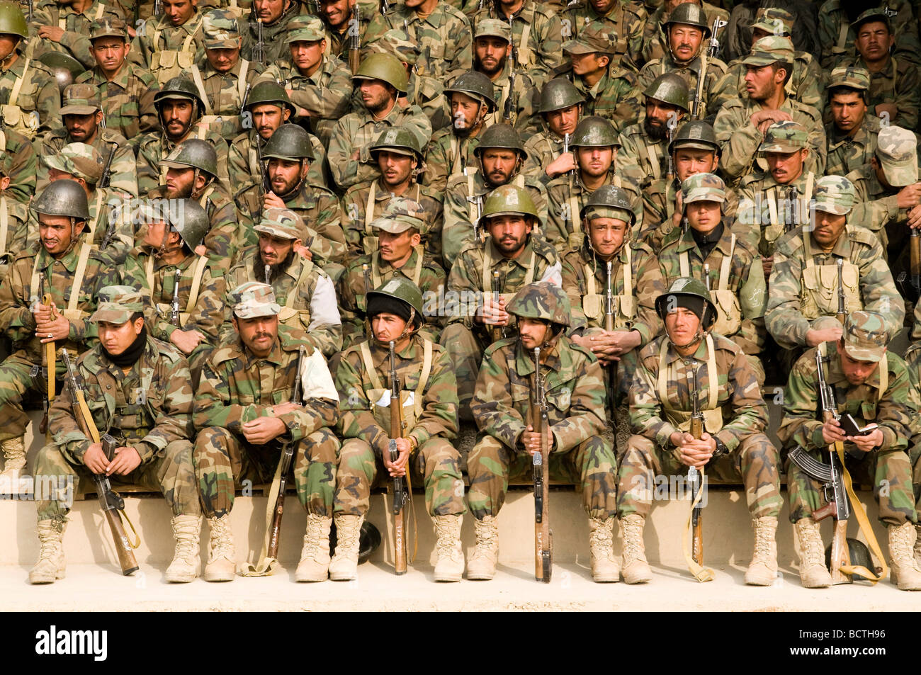 Esercito Nazionale Afghano reclute in formazione presso il militare di Kabul, Centro di Formazione Foto Stock