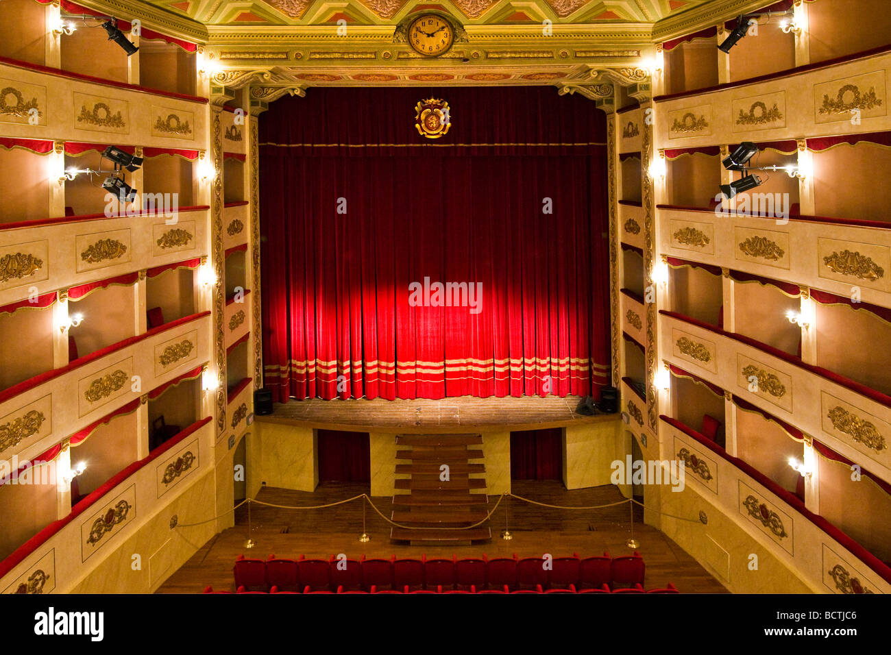 G teatro persiani recanati macerata italia foto & immagine stock ... Teatro persiani recanati