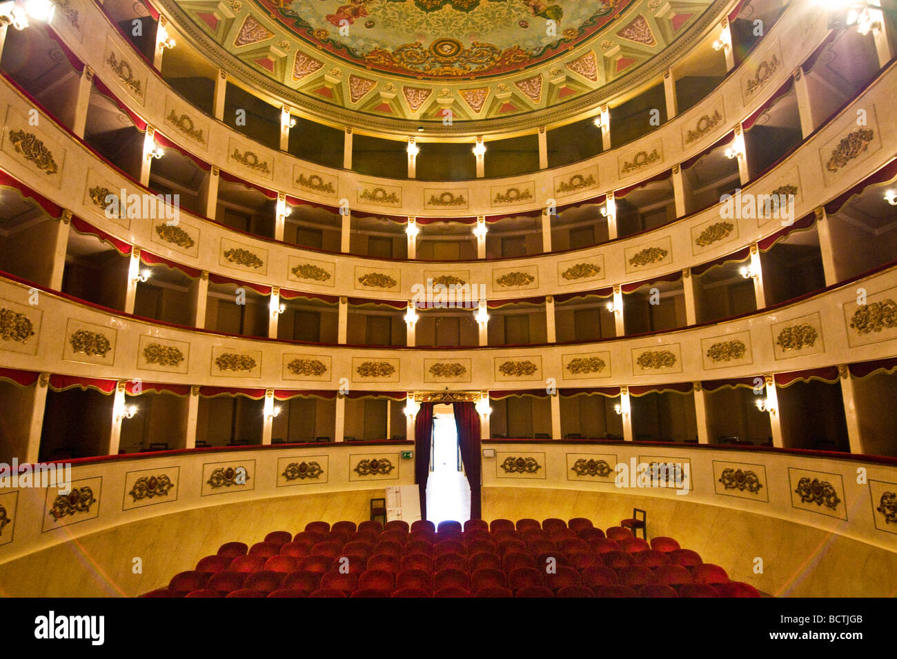 G teatro persiani recanati macerata italia foto & immagine stock ... Teatro persiani recanati