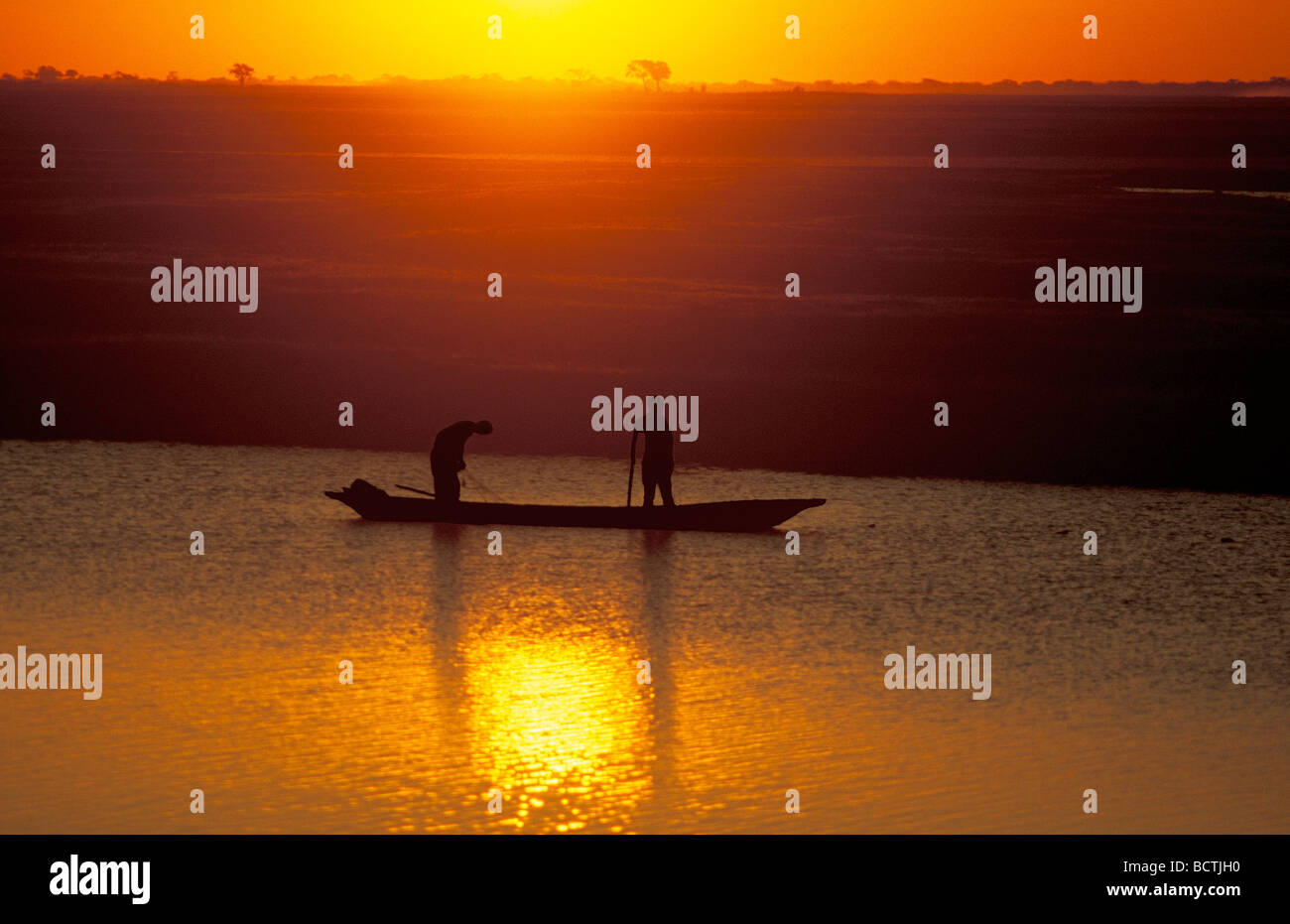 I pescatori sul fiume Chobe, Chobe National Park, Botswana, Sud Africa e Africa Foto Stock