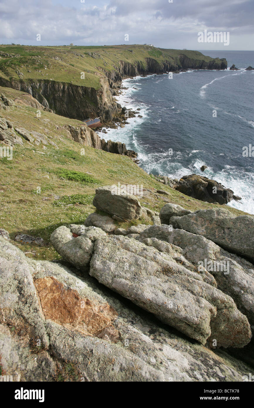 La zona del Land's End, Inghilterra. Vista sul Castello di Zawn al Land's End Cornish costa. Foto Stock