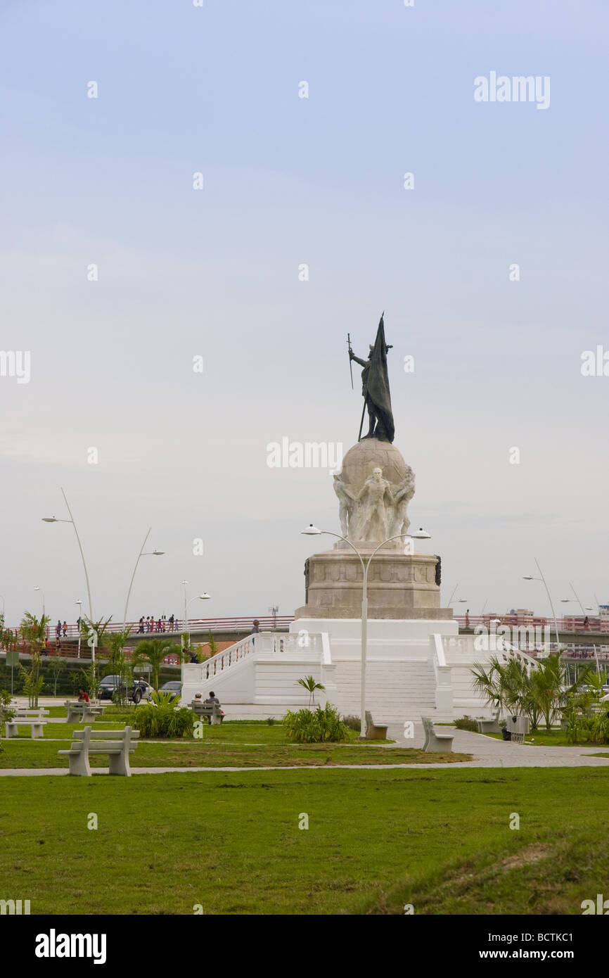 Vasco Nuñez de Balboa restaurata statua circonvallazione costiera Città di Panama, Repubblica di Panama America Centrale Foto Stock