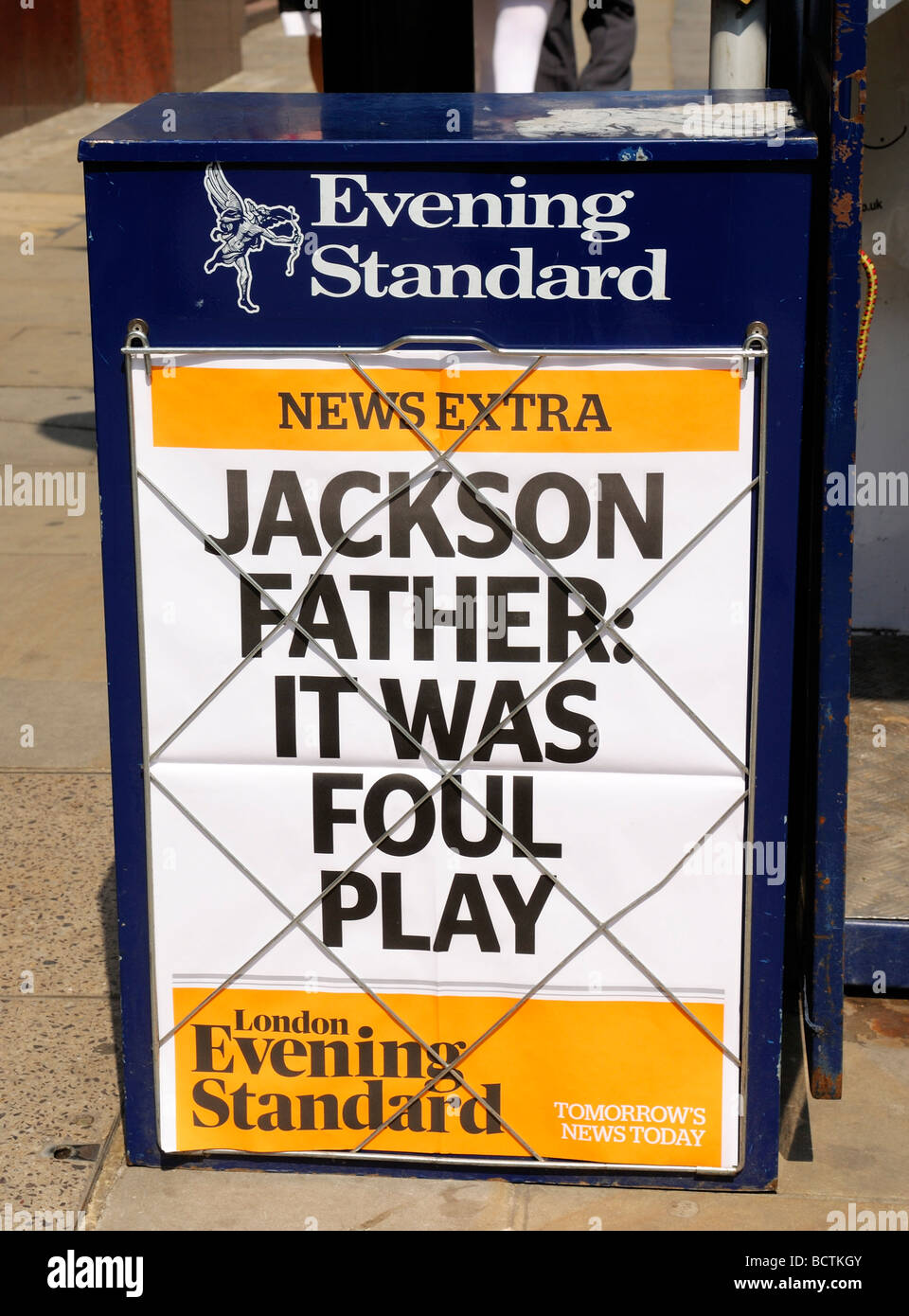 Evening Standard titolo di giornale - Michael Jackson padre era fallo giocare Foto Stock