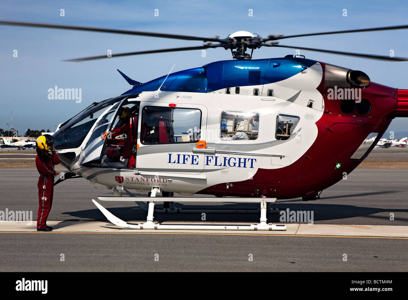 Air Ambulance elicotteri @ Emergency Responder operazioni speciali di formazione con CAL FIRE, California Highway Patrol, AMR & EMT Foto Stock