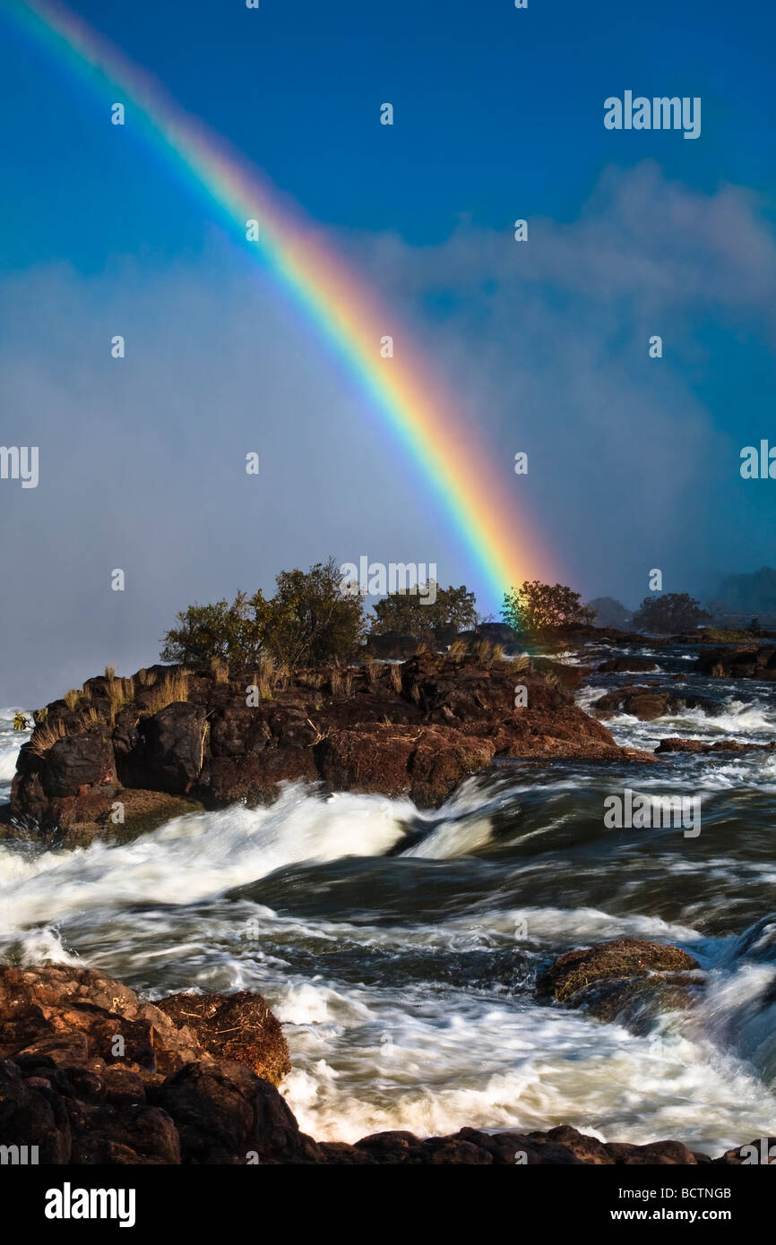 Rainbow su Victoria Falls, Zambia Foto Stock
