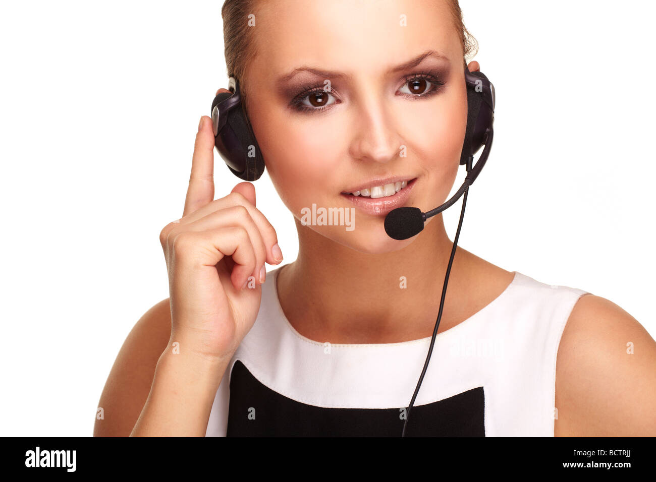 Una bella e sorridente hotline operatore con cuffia Foto Stock