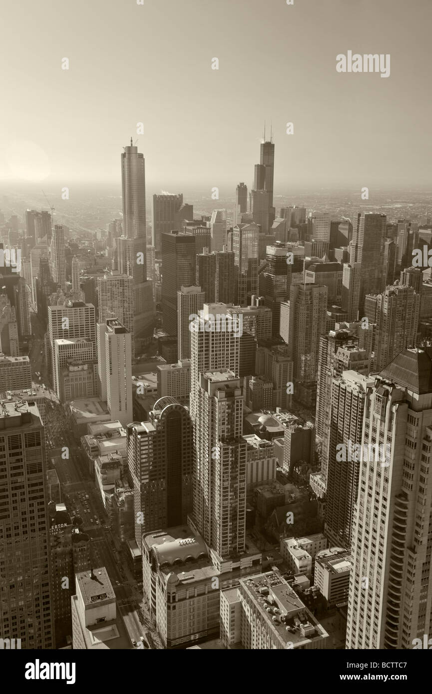 Sullo skyline di Chicago John Hancock Center lo Skydeck Observatory Chicago Illinois USA Foto Stock