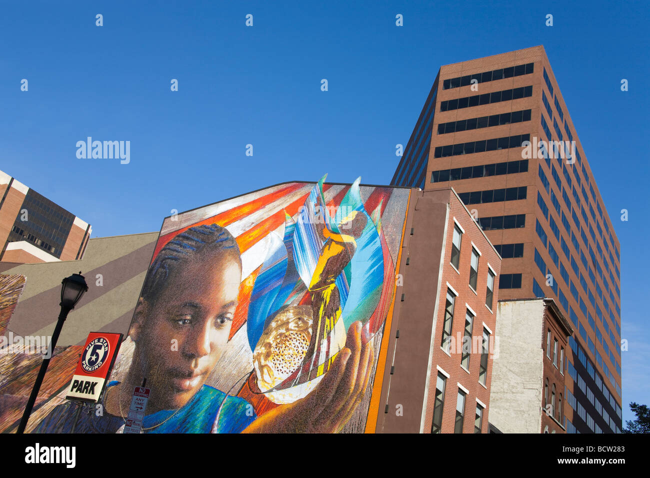 Murale su un edificio, Chestnut Street, Philadelphia, Pennsylvania, STATI UNITI D'AMERICA Foto Stock