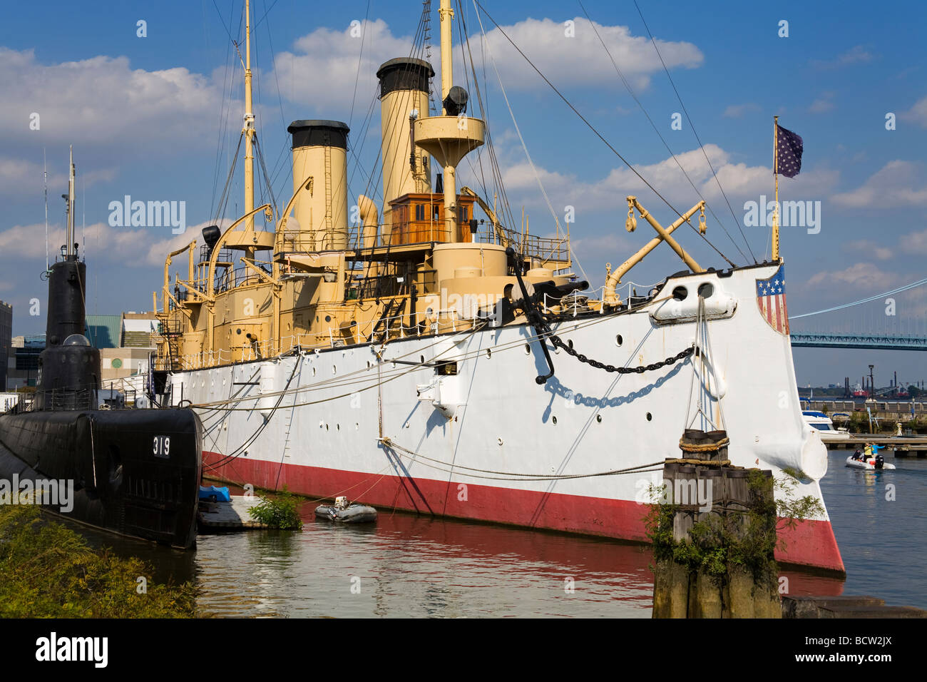 Museo delle navi ormeggiate presso il river Cruiser Olympia Becuna sottomarino Museo Independence Seaport del Fiume Delaware, Penn's Landing Foto Stock