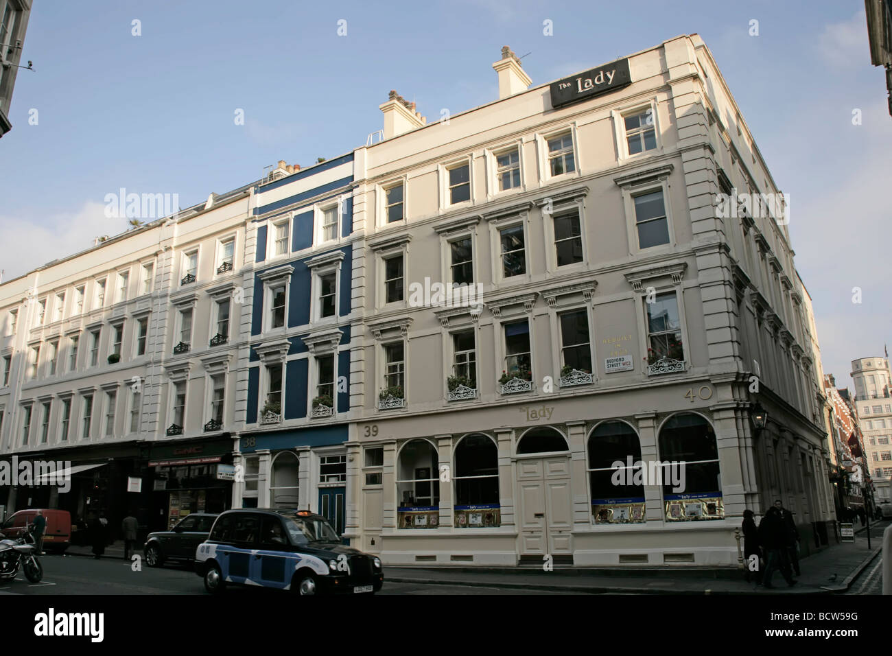 Bedford Street con la signora magazine al n. 39 Covent Garden, WC2, London, Regno Unito Foto Stock