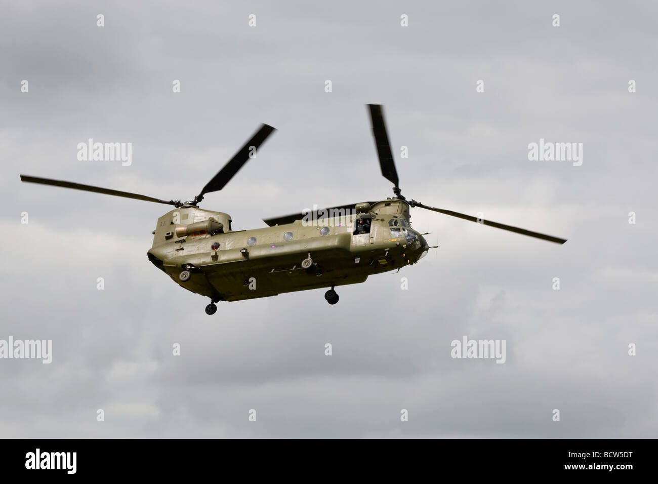 Un RAF Boeing CH47 Chinook il sollevamento pesante elicottero Foto Stock