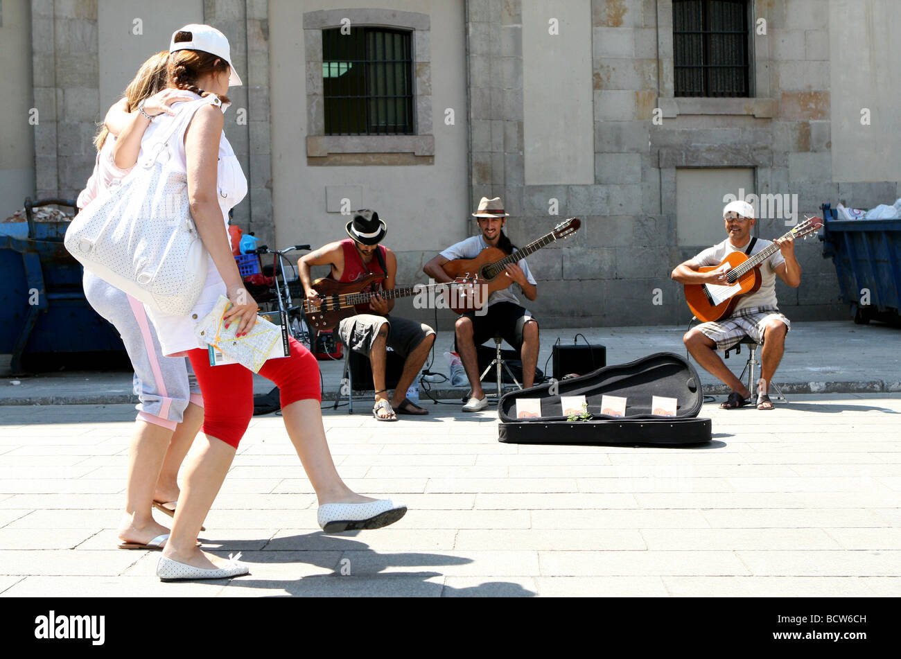 Las Guitarras Nocturnas, gruppo Argentinan musicista di strada in Plaza de la Catedral, Barcellona, Spagna Foto Stock