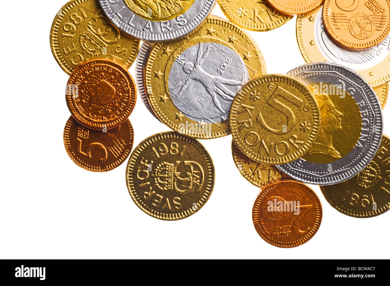 Hanukkah gelt da diversi paesi isolati su bianco Foto Stock
