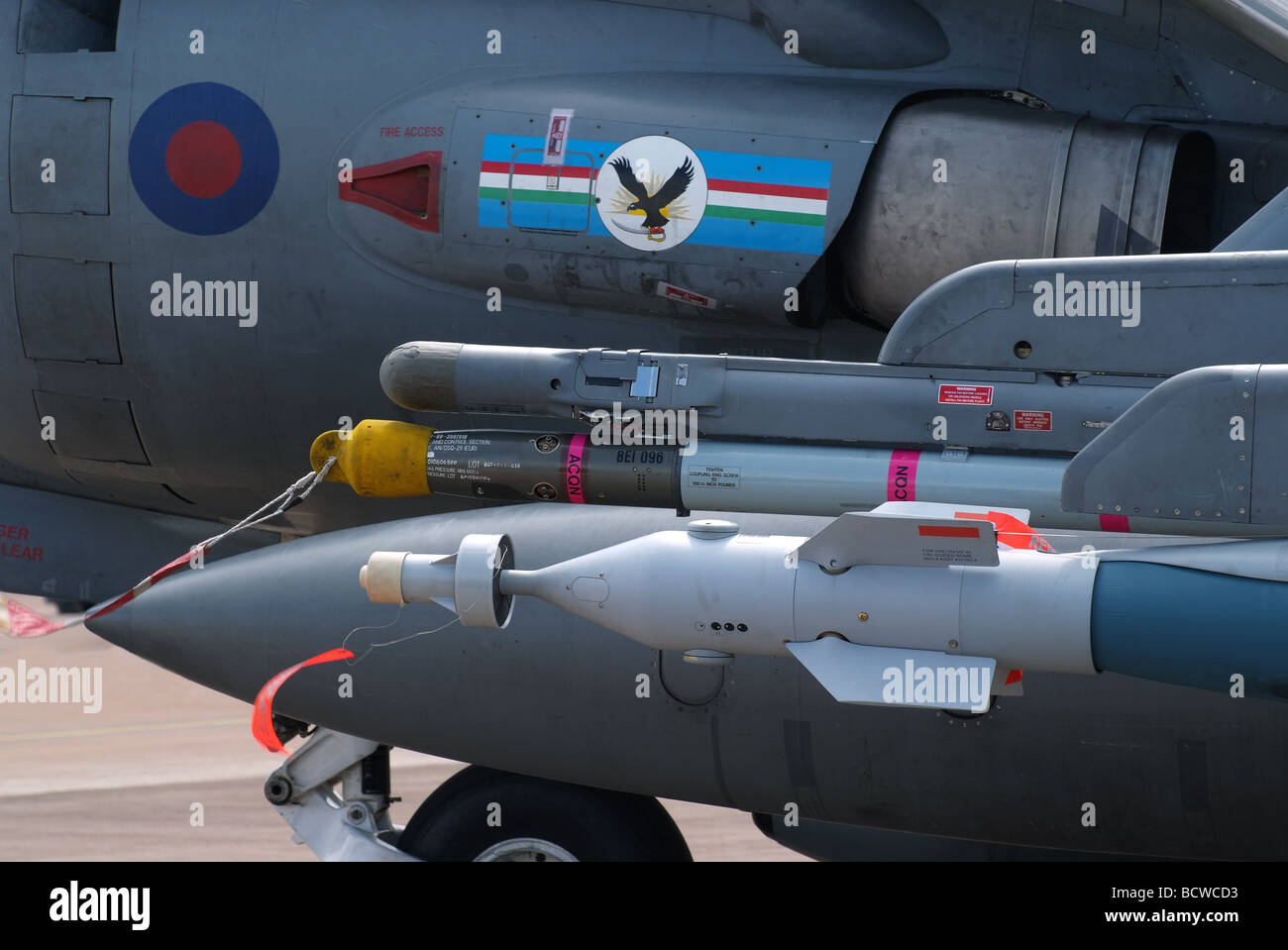 Armi UNDERWING portati dalla Royal Air Force Harrier GR9 Foto Stock