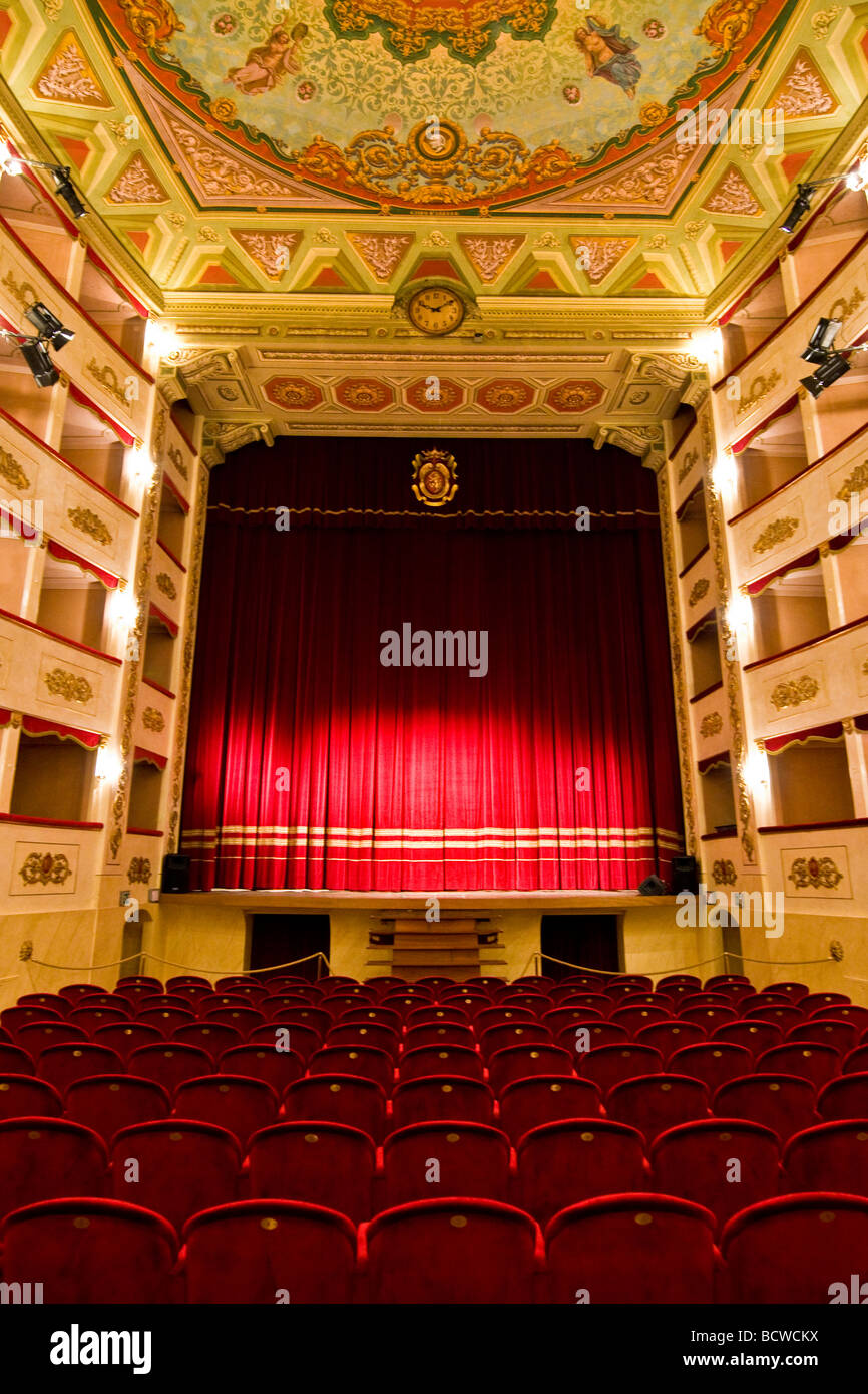 G teatro persiani recanati macerata italia foto & immagine stock ... Teatro persiani recanati