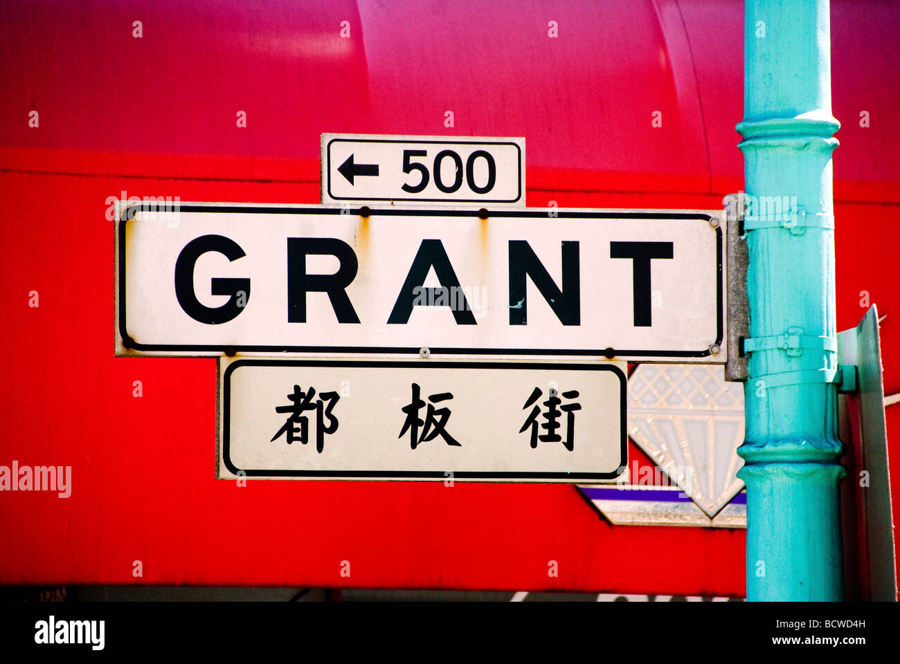 Close-up di un nome di strada segno, Grant Avenue, Chinatown di San Francisco, California, Stati Uniti d'America Foto Stock