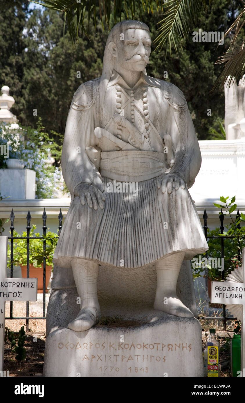 La tomba del generale Theodoros ad Atene il primo cimitero, Atene, Grecia Foto Stock