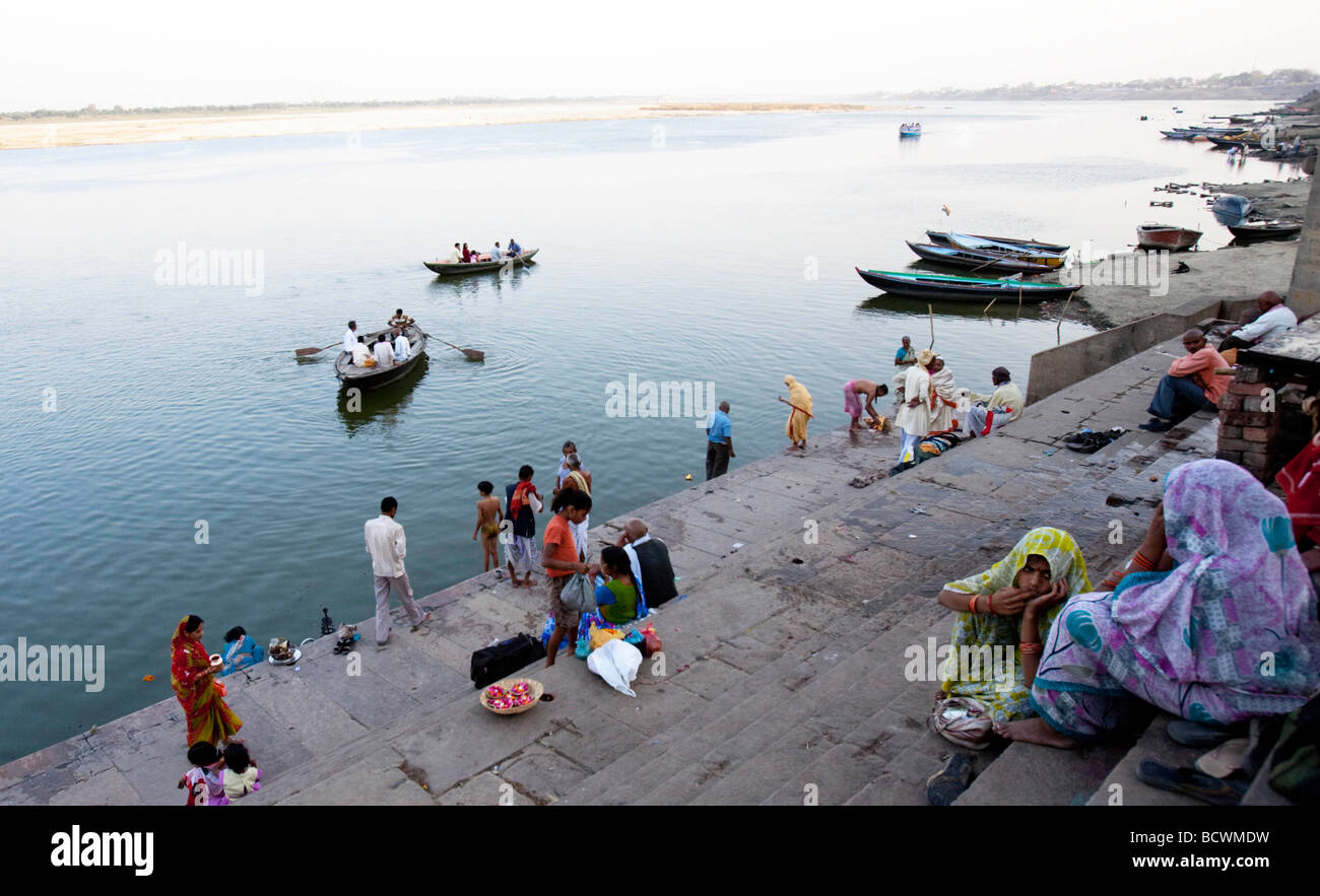Mattina al Ghats Varanasi India Foto Stock