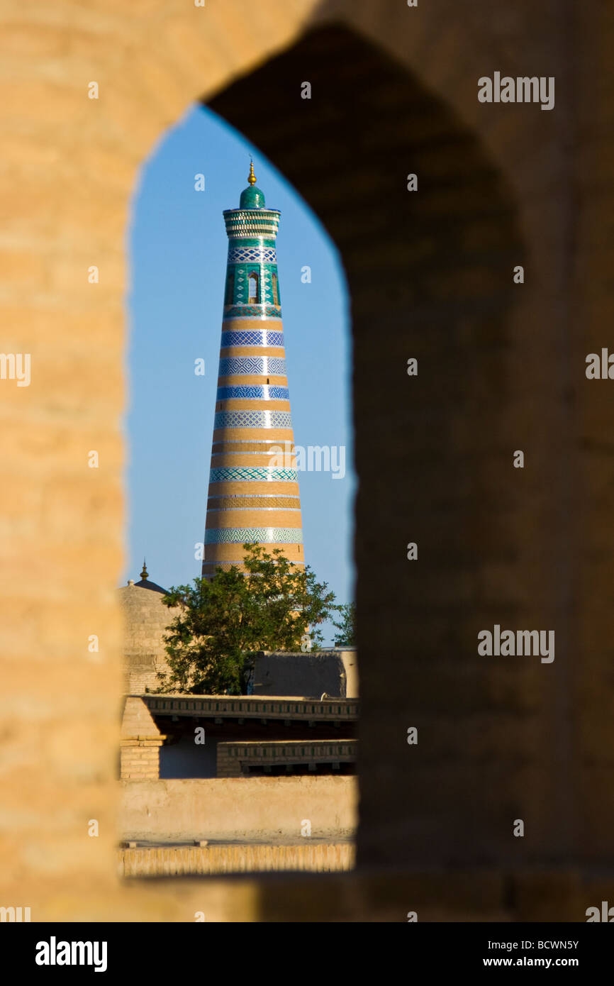 Il minareto di Islam Khodja Khiva in Uzbekistan Foto Stock