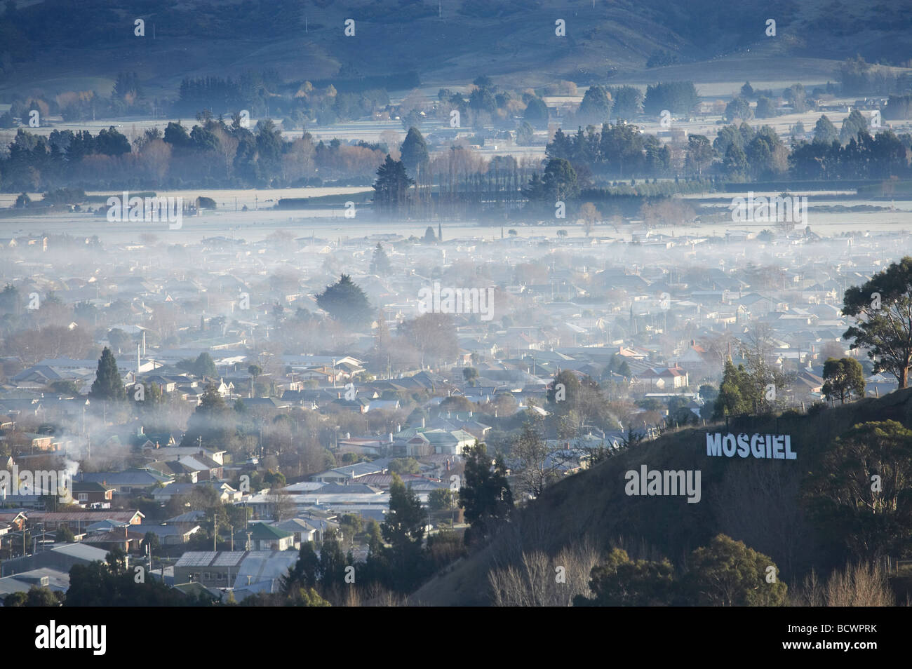 Inverno Inquinamento atmosferico oltre Mosgiel Dunedin Otago Isola del Sud della Nuova Zelanda Foto Stock