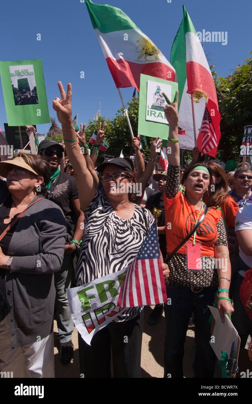 La giornata di azione globale, 7/25/09. Migliaia hanno dimostrato di fronte a San Francisco City Hall a sostegno del popolo dell'Iran. Foto Stock