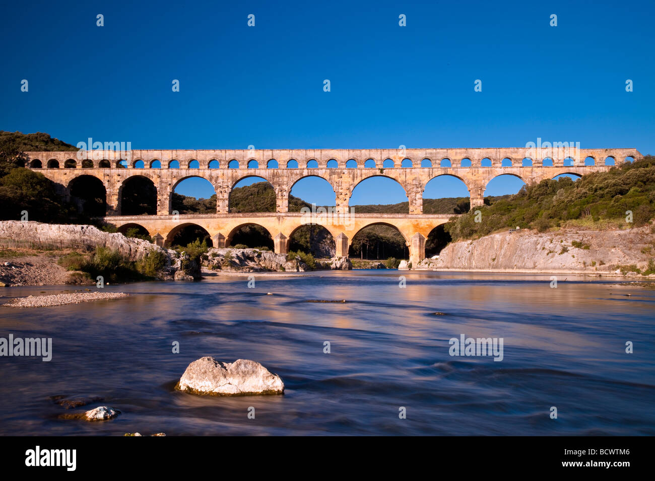 Acquedotto romano - Pont du Gard vicino a Vers-Pont-du-Gard, Occitanie, Francia Foto Stock