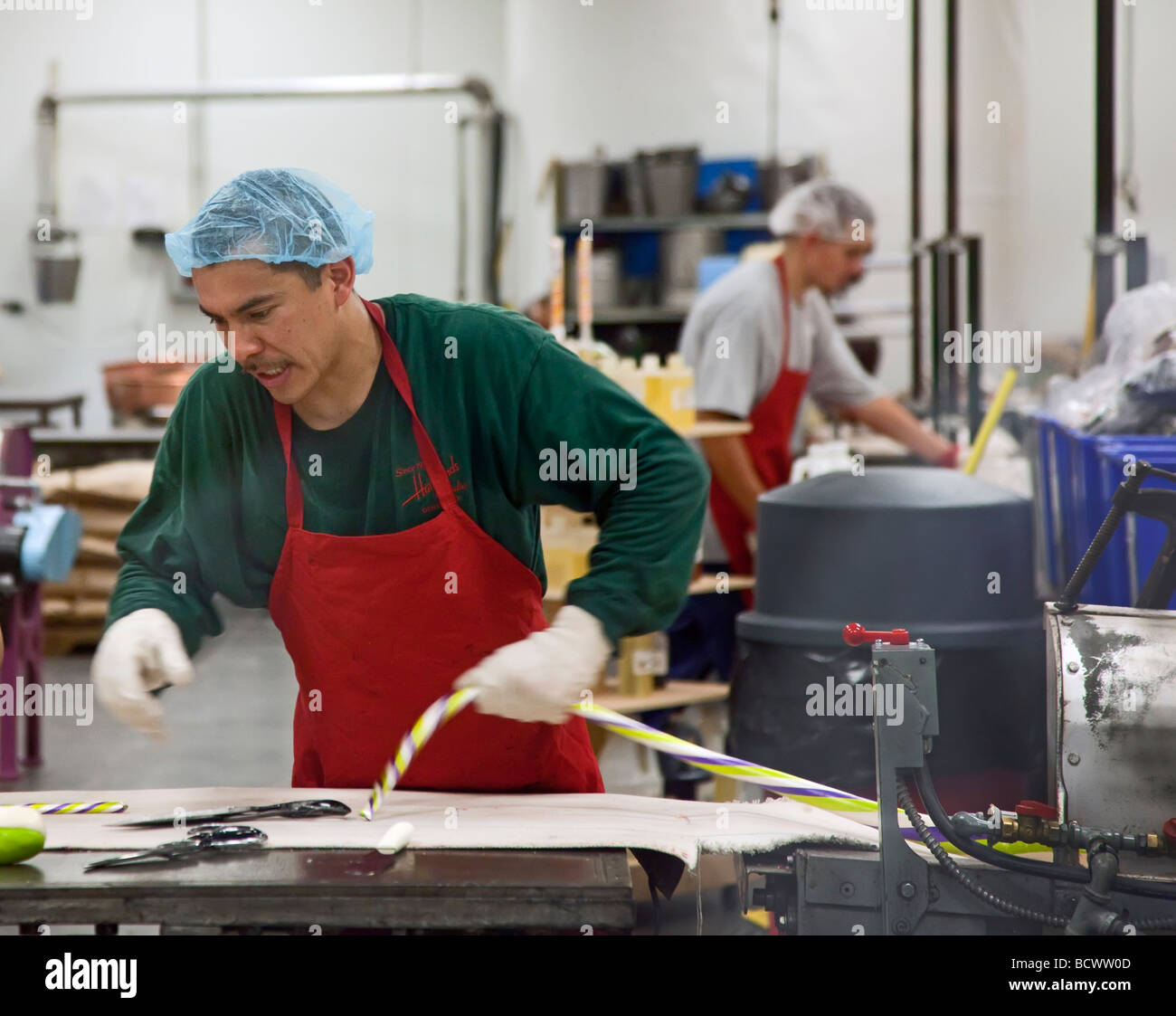 Denver Colorado lavoratori fare hard candy all'Hammond s caramelle factory Foto Stock