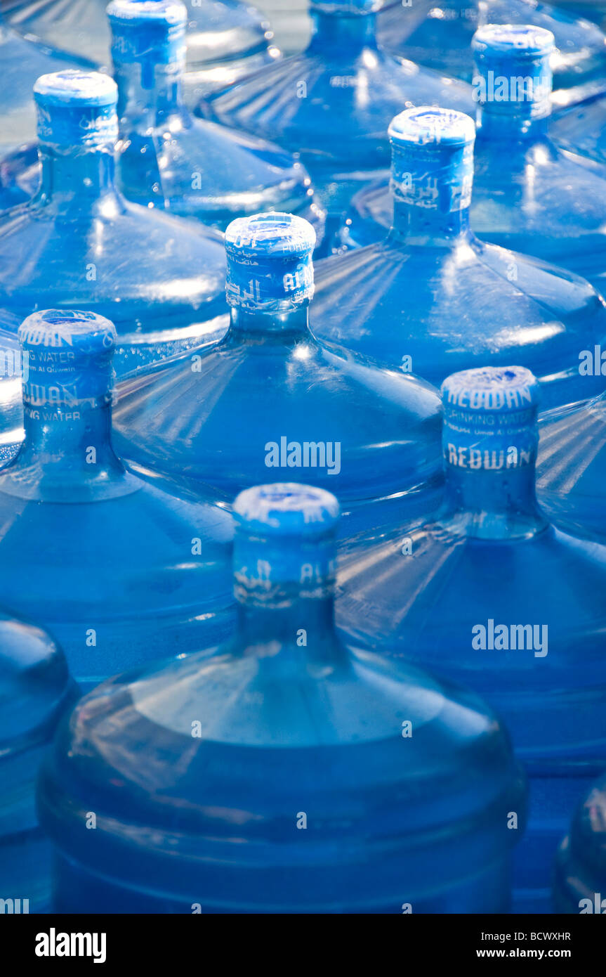 Grandi bottiglie di acqua Foto Stock
