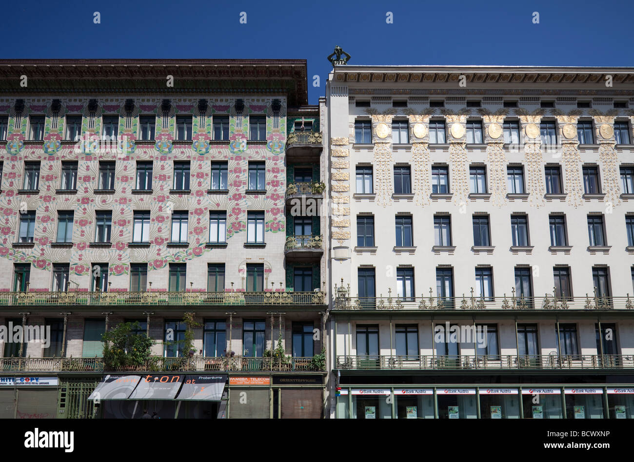 Maiolica e medaglione Haus, Vienna, Austria Foto Stock